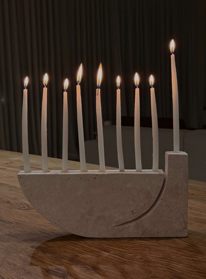 חנוכיית Travertine Marble